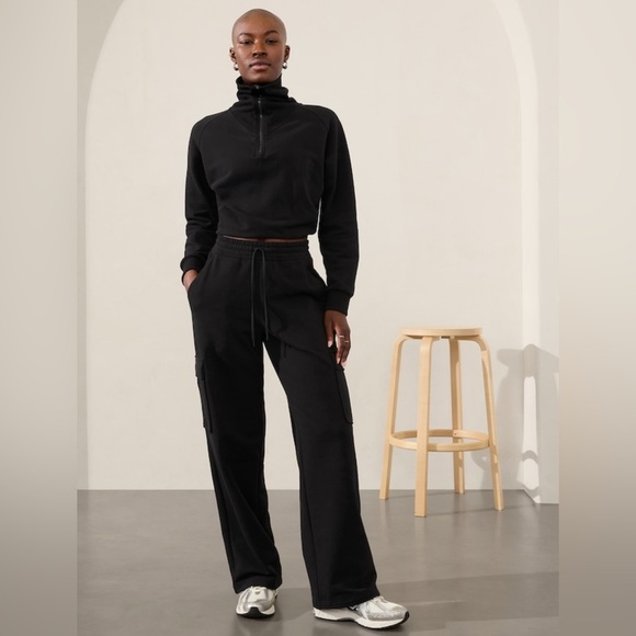 NWT Athleta Easy Fleece Straight Cargo Black Pant Size Large/Petite